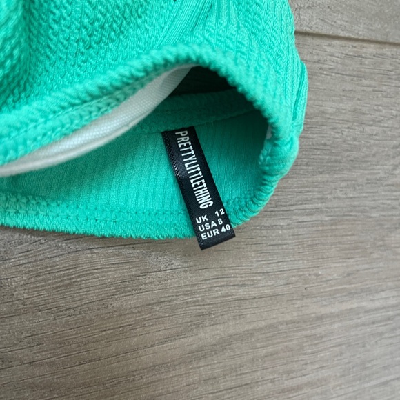 💙BOGO💙 PrettyLittleThing Green Bikini Set size 8/Medium - Picture 2 of 4